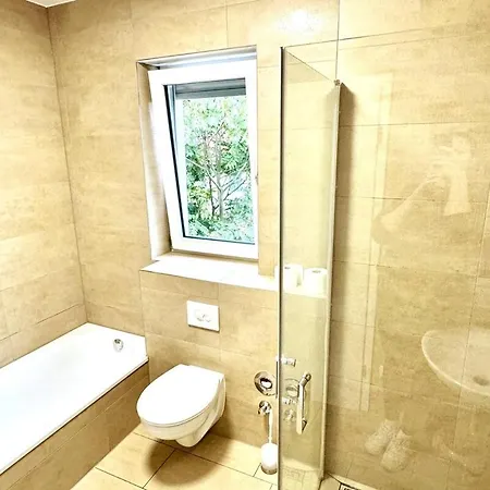 Apartament 2-room With Terrace & Parking Ratyzbona